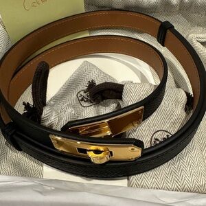 New Hermes Noir Kelly Belt 18 Epsom Calfskin (adjustable) with Gold Hardware.
